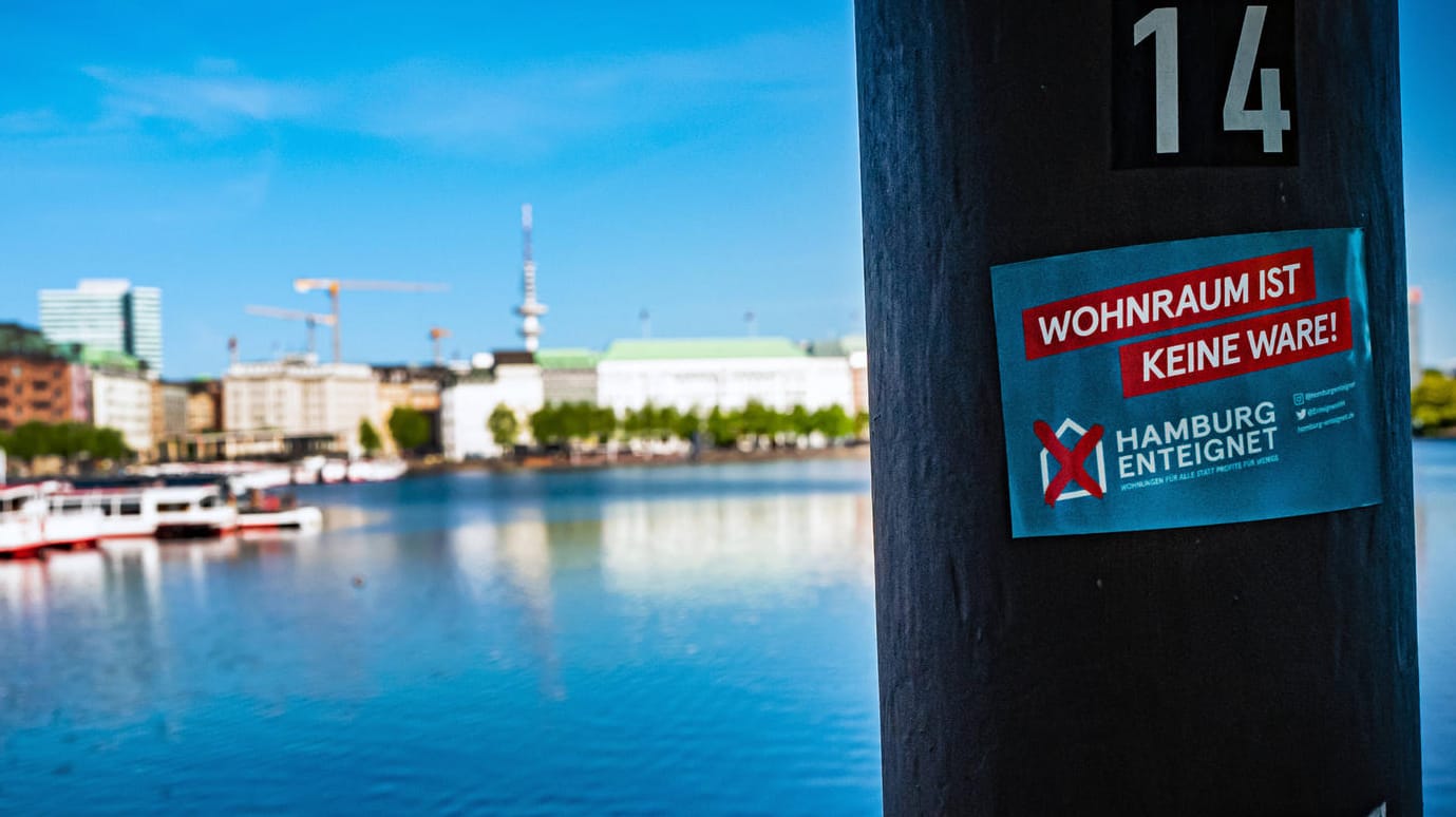 Protest gegen teuren Wohnraum in Hamburg. Wer einen Indexmietvertrag unterschrieben hat, muss sich derzeit auf stark steigende Mieten gefasst machen.