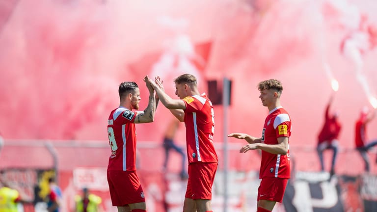 Der 1. FC Kaiserslautern feiert eine erfolgreiche Saison.