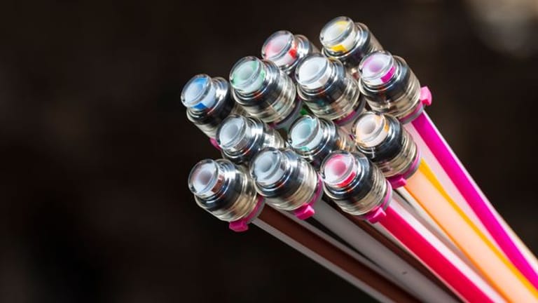 Glasfaser-Kabel: Laut einer Studie kommt Deutschland beim Ausbau seines schnellen und stabilen Glasfaser-Netzes langsam voran.