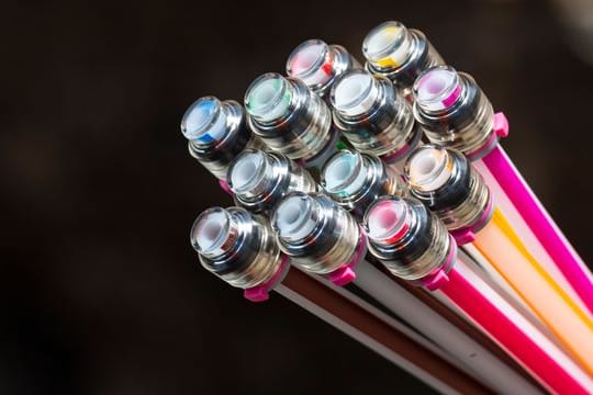 Glasfaser-Kabel: Laut einer Studie kommt Deutschland beim Ausbau seines schnellen und stabilen Glasfaser-Netzes langsam voran.