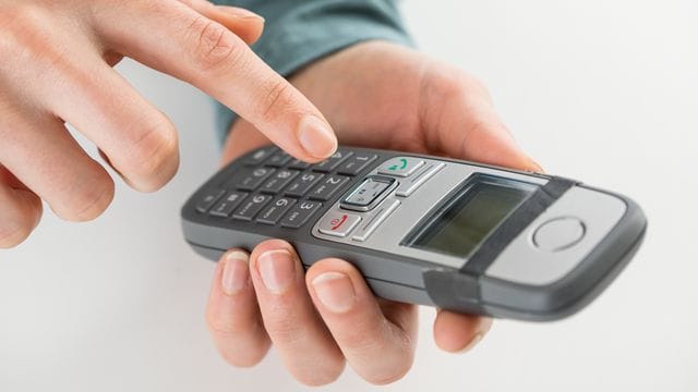 Normale Ortsvorwahl? Dann darf das Gespräch auch nichts extra kosten, wenn der Verbraucher eine Festnetz-Flatrate hat, sagen die Richter am Langericht Koblenz. Normale Ortsvorwahl? Dann darf das Gespräch auch nichts extra kosten, wenn der Verbraucher eine Festnetz-Flatrate hat, sagen die Richter am Langericht Koblenz.