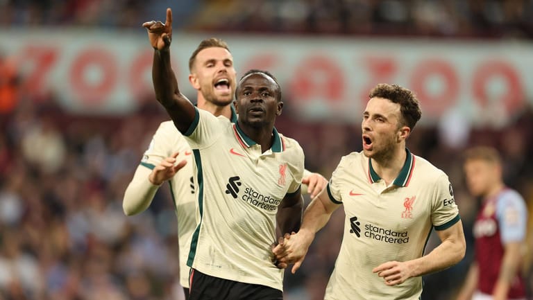 Sadio Mané jubelt für den FC Liverpool. Der Senegalese traf bei Aston Villa zum 2:1-Siegtreffer.