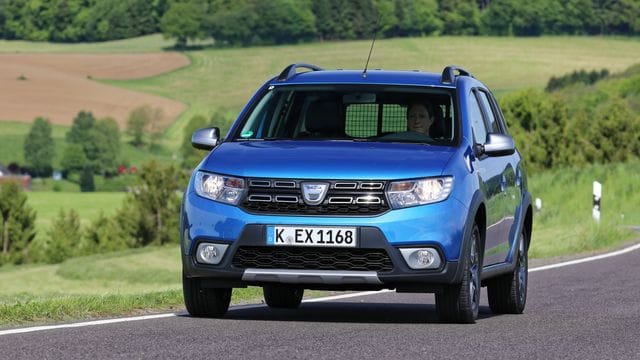 Viel Auto fürs Geld: Dafür steht bei vielen die Marke Dacia hoch im Kurs - allerdings sind gebrauchte Modelle wie der Logan II extrem wertstabil - sprich teuer.