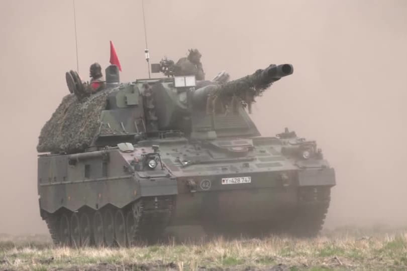 Schweres Gerät in der Heide: Das Verteidigungsbündnis übt in Niedersachsen für den Ernstfall – doch der russische Überfall verändert vieles. (Quelle: Reuters)