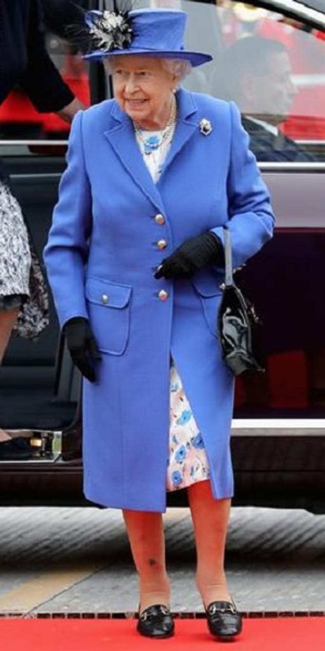 Etwas sanfteres Blau: Hier sieht man die Queen bei einem Termin in London im Jahr 2016.