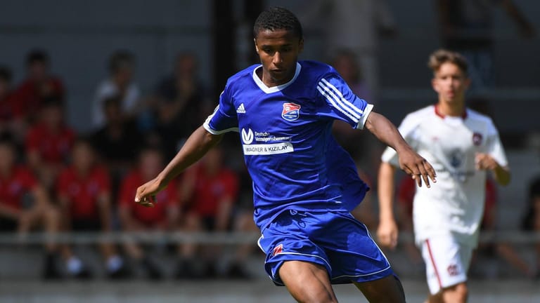 Karim Adeyemi am Ball: Der Neu-Dortmunder spielte von 2012 bis 2018 in der Jugend von Unterhaching.
