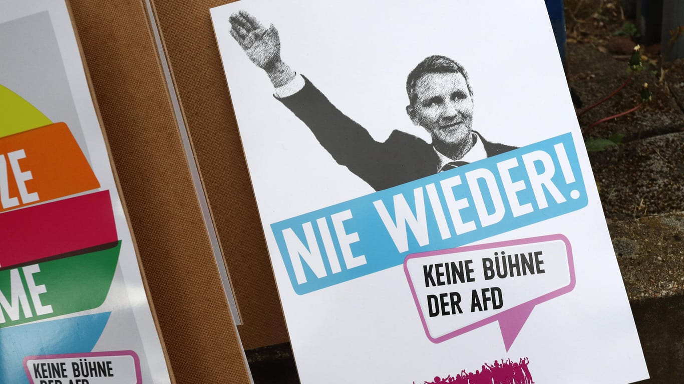 Protest gegen Höcke in NRW: Höcke gilt als Treiber und Symbol für den Rechtsruck in der AfD.