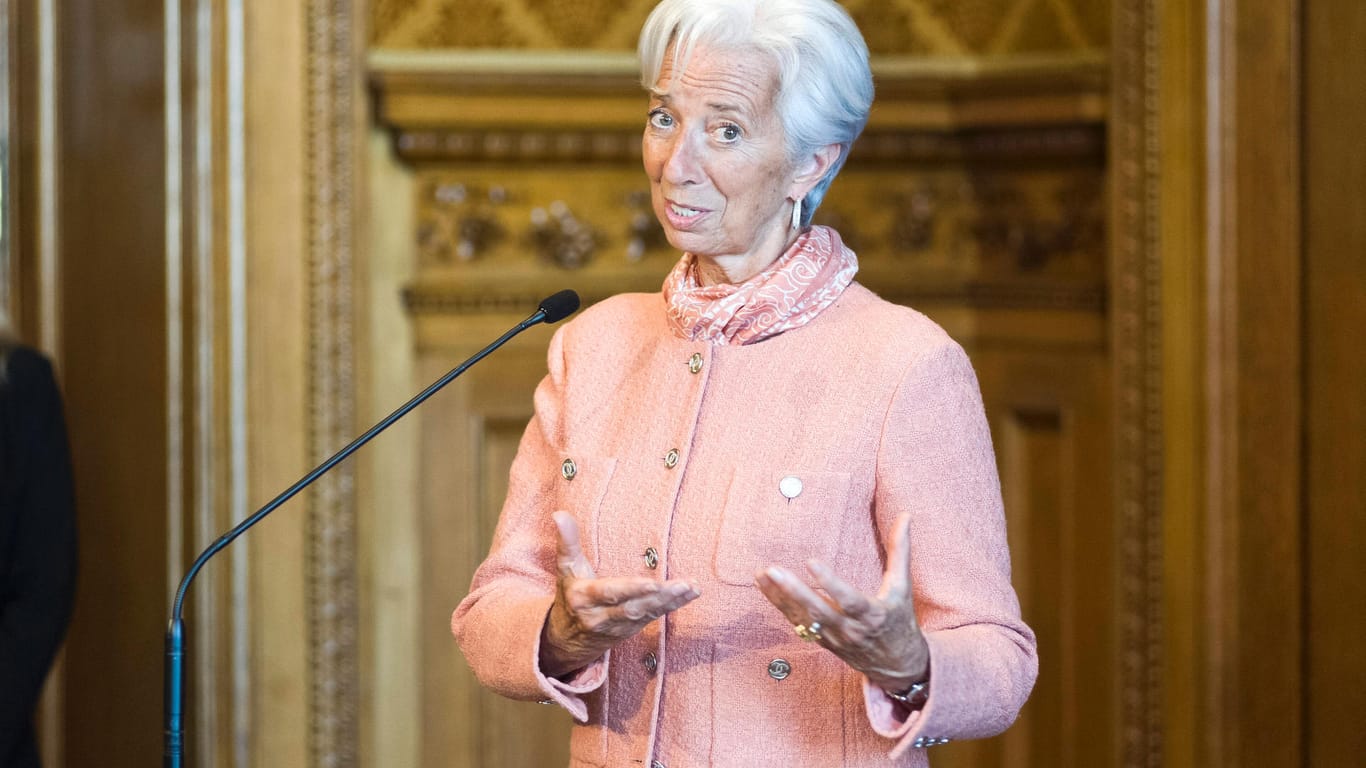 Die Präsidentin der Europäischen Zentralbank, Christine Lagarde (Symbolbild): Die EZB-Chefin war bislang zurückhaltend, was eine Zinserhöhung betrifft, doch im Sommer könnte es nun soweit sein.