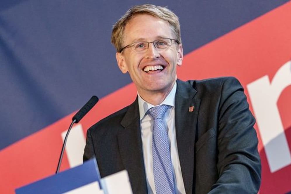 Schleswig-Holsteins Ministerpräsident Daniel Günther spricht vor den Delegierten beim kleinen Parteitag der CDU in Kiel.
