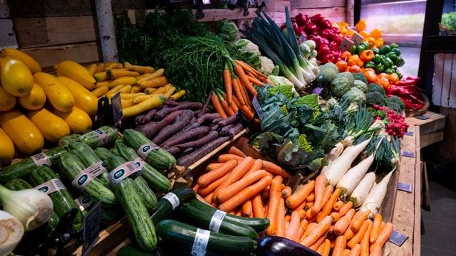 Viele Deutsche sparen sich wegen der hohen Inflation die Bio-Lebensmittel.