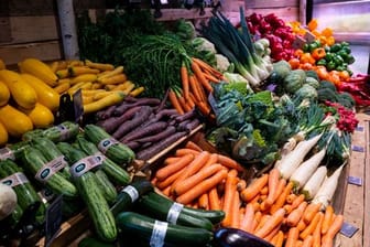 Viele Deutsche sparen sich wegen der hohen Inflation die Bio-Lebensmittel.