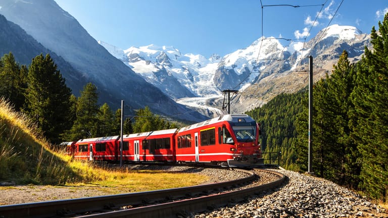 Mit dem Zug durch die Alpen: Auch das geht mit dem 9-Euro-Ticket.