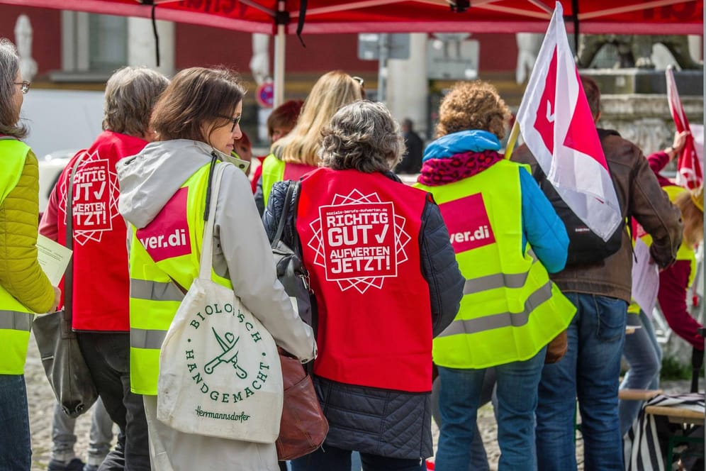 Streikende sozialer Berufe in München (Archivbild): Am Donnerstag finden erneute Streiks statt.