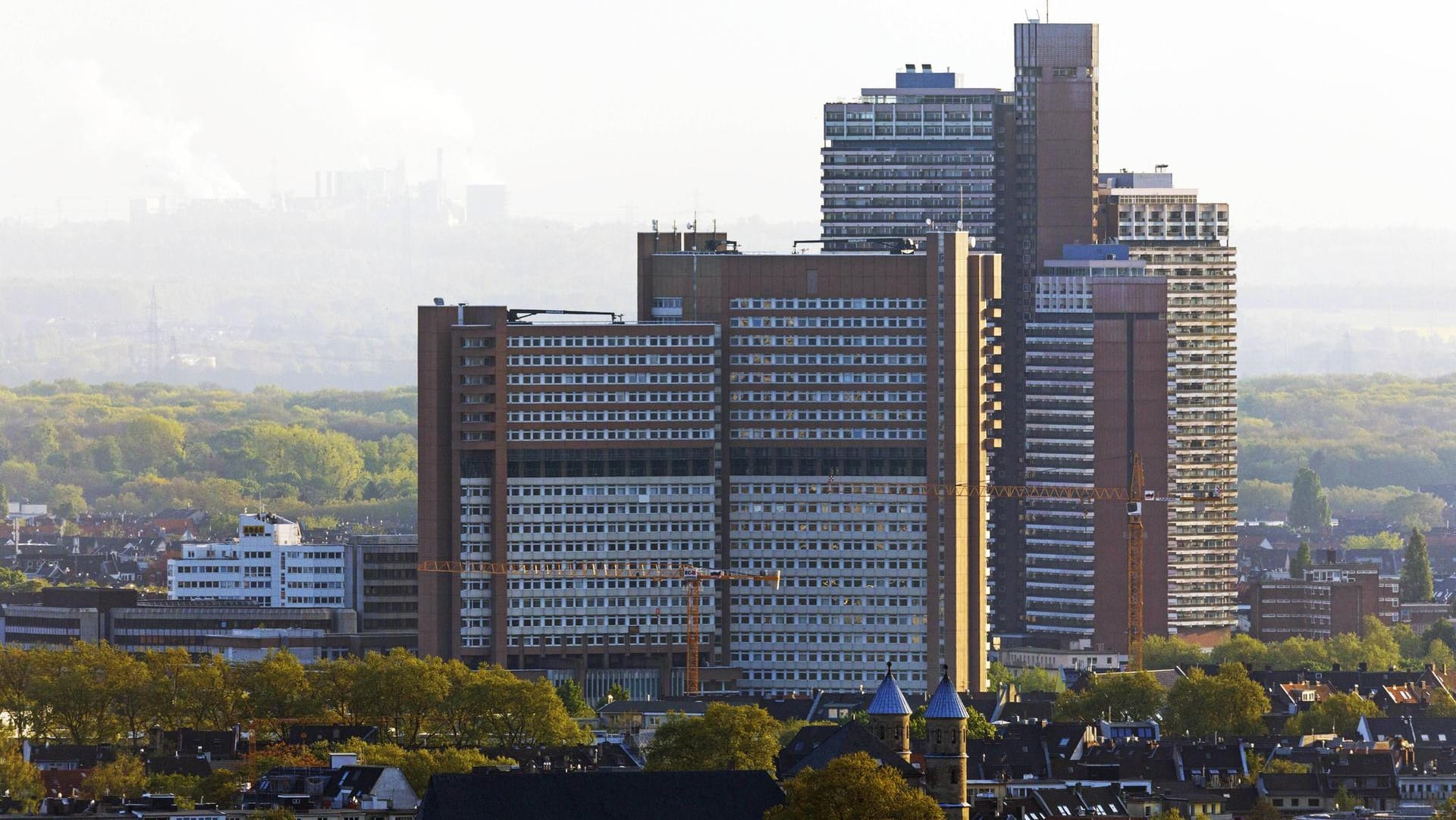 Das Justizzentrum in Köln-Sülz an der Luxemburger Straße: Das Gebäude ist sanierungsbedürftig.