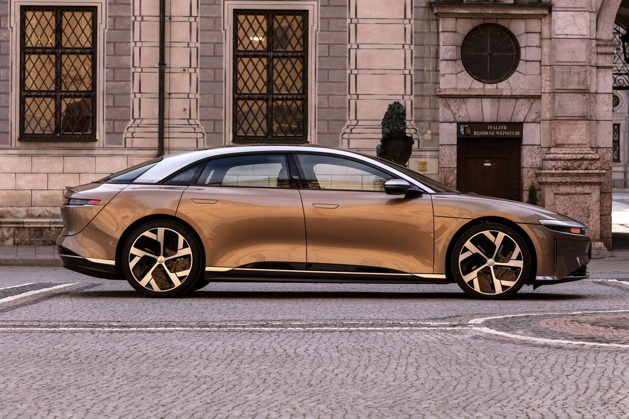 Limousine unter Strom: Die Erstauflage vom elektrischen Modell Air bringt Hersteller Lucid mit 1111 PS an den Start. Limousine unter Strom: Die Erstauflage vom elektrischen Modell Air bringt Hersteller Lucid mit 1111 PS an den Start.