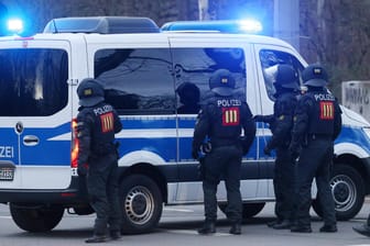 Polizisten in Mannheim (Archivbild): In der baden-württembergischen Stadt gibt es derzeit viel Wirbel um den Einsatz der Beamten.