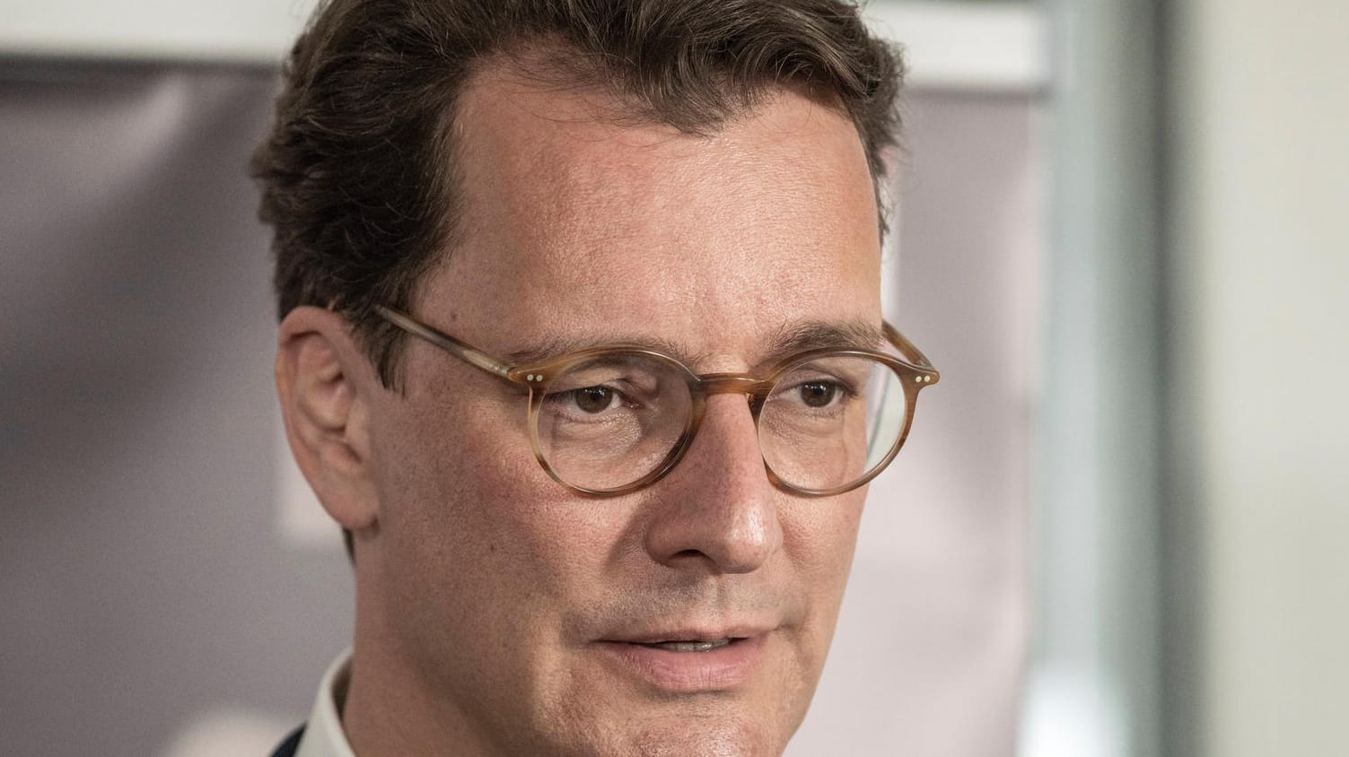 Wurde vom WDR zu Flutopfern in Hagen gebracht: Nordrhein-Westfalens Ministerpräsident Hendrik Wüst. Wurde vom WDR zu Flutopfern in Hagen gebracht: Nordrhein-Westfalens Ministerpräsident Hendrik Wüst.