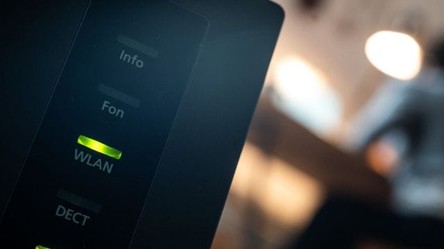 Die Telekommunikations- und Digitalverbände Deutschlands haben in einer gemeinsamen Erklärung die Ampel-Koalition in Berlin davor gewarnt, die technischen Werte für eine gesetzlich vorgeschriebene Internet-Mindestversorgung zu eng zu fassen. Die Telekommunikations- und Digitalverbände Deutschlands haben in einer gemeinsamen Erklärung die Ampel-Koalition in Berlin davor gewarnt, die technischen Werte für eine gesetzlich vorgeschriebene Internet-Mindestversorgung zu eng zu fassen.