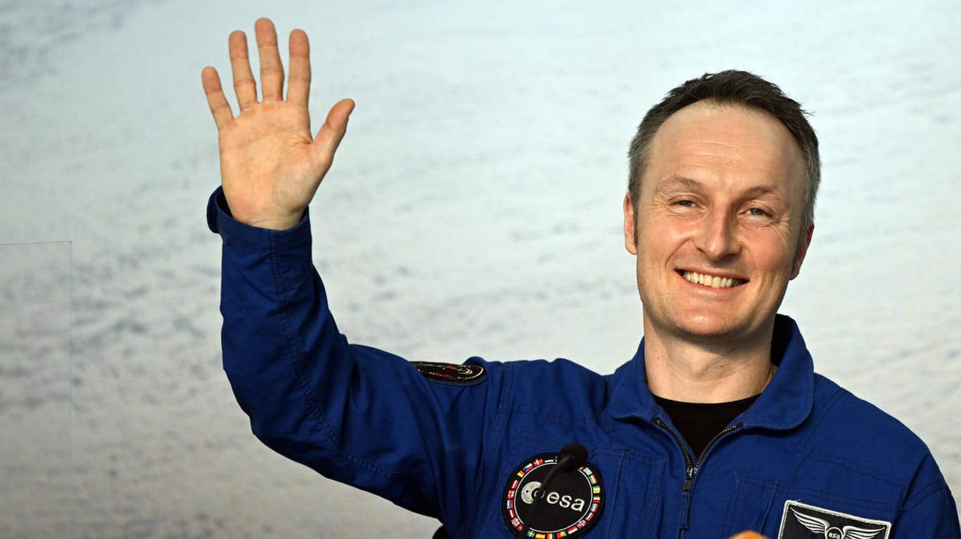 Gruß von Astronaut Matthias Maurer in Köln: Nach einem halben Jahr ist er zurück auf der Erde.
