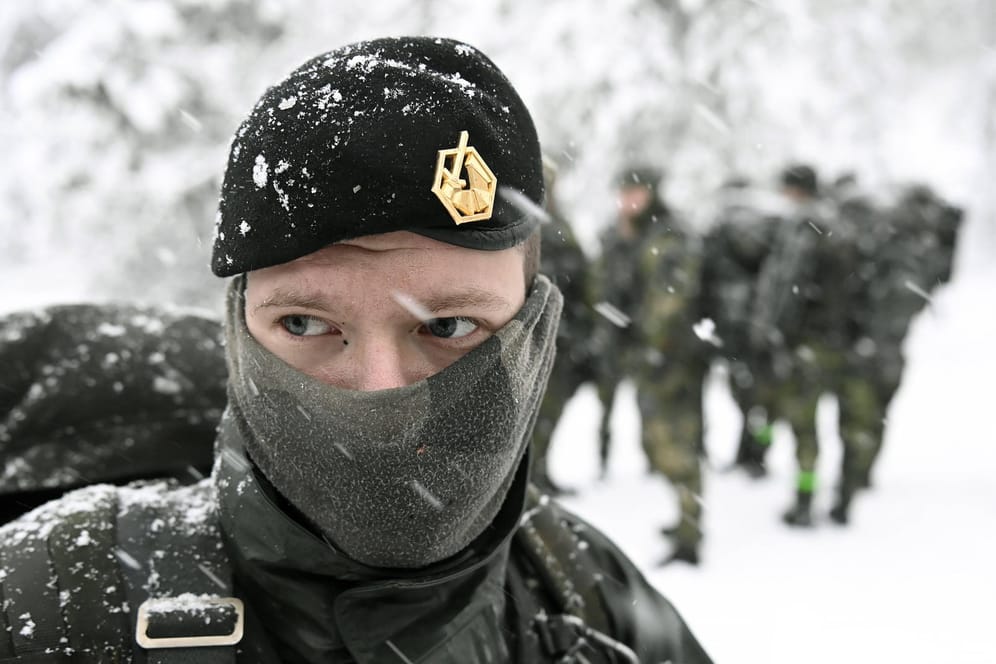 Schwedischer Soldat auf Gotland: Das Land könnte demnächst in die Nato eintreten. (Archivfoto)