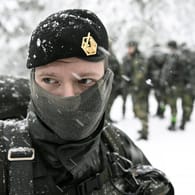 Schwedischer Soldat auf Gotland: Das Land könnte demnächst in die Nato eintreten. (Archivfoto)