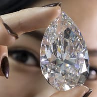 "The Rock": Der größte weiße Diamant, der jemals in der Geschichte des Auktionsmarktes gesehen wurde.