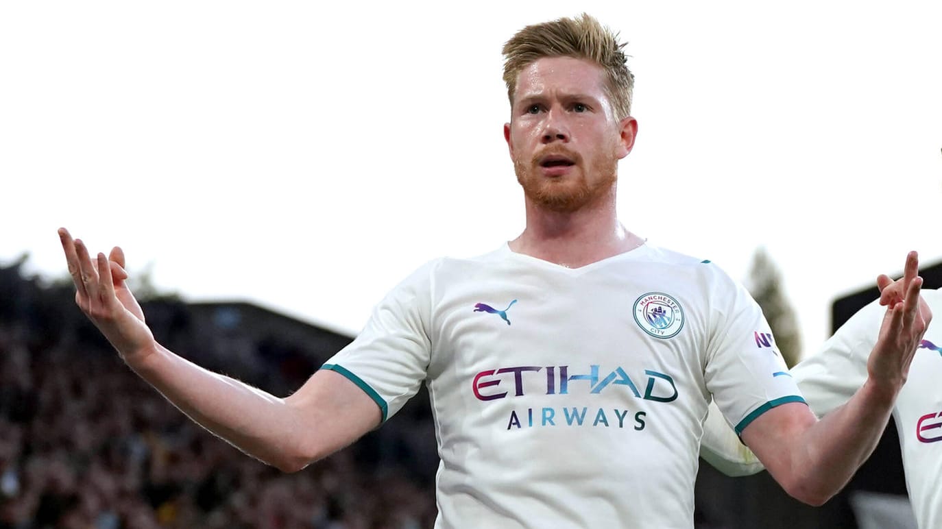 Kevin de Bruyne jubelt wie sein zukünftiger Teamkollege: Der Belgier war der Matchwinner Man Citys gegen Wolverhampton. Kevin de Bruyne jubelt wie sein zukünftiger Teamkollege: Der Belgier war der Matchwinner Man Citys gegen Wolverhampton.