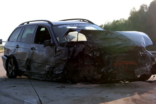 Autofahrer prallt auf A4 gegen Leitplanke