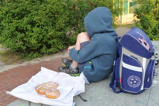 Manches Verhalten hat man seit Kindheitstagen nicht abgelegt: Manchmal kann es hilfreich sein, sich dann Hilfe zu holen.