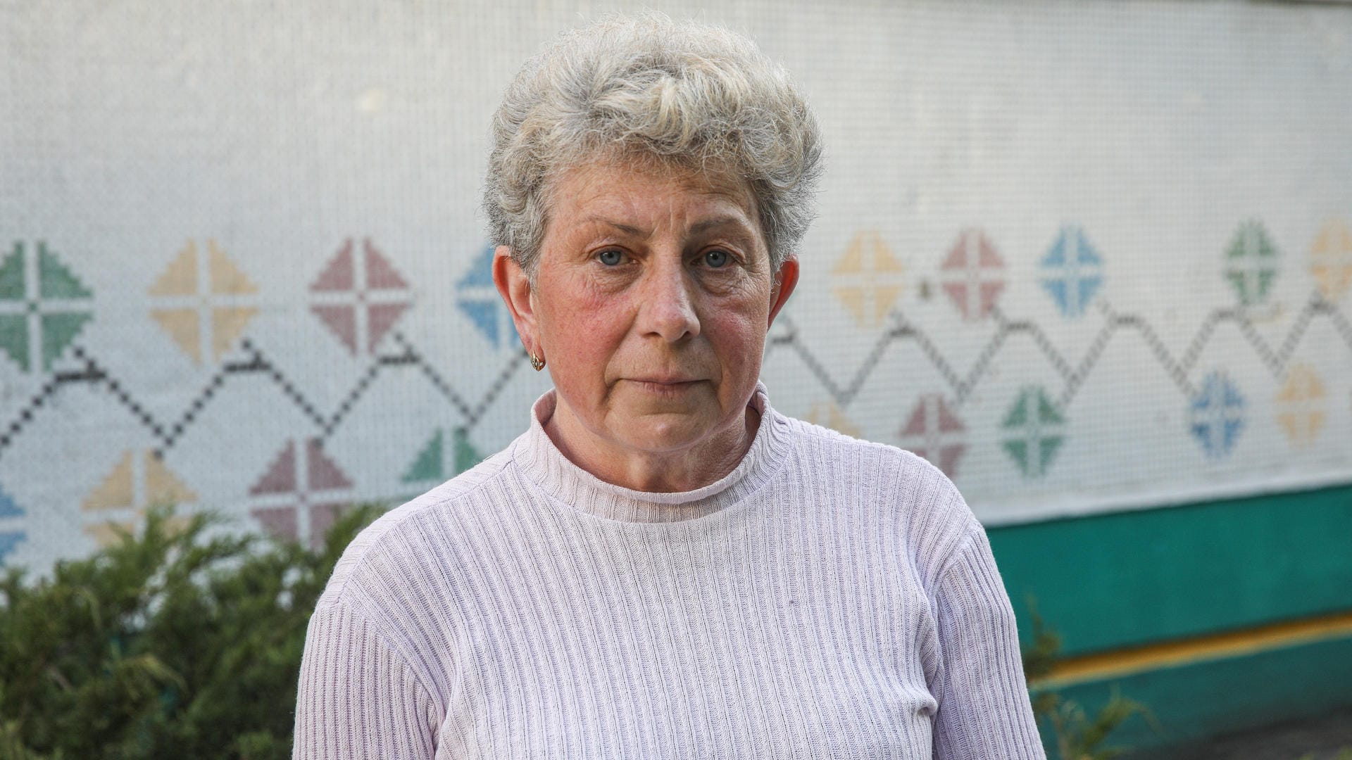 Svetlana vor der provisorischen Flüchtlingsunterkunft in Charkiw: "Ich dachte, wir bleiben nur für ein, zwei Tage."