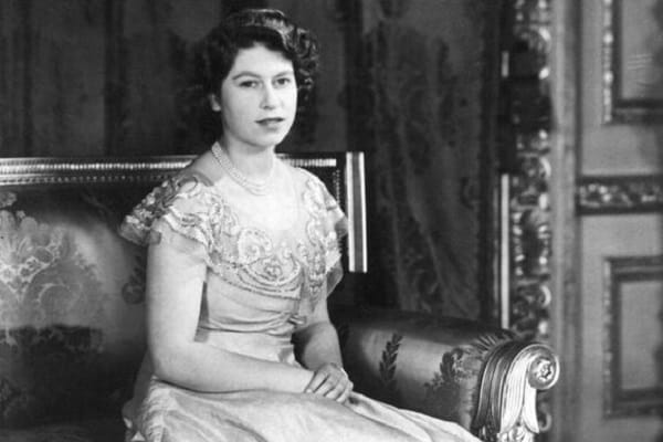 April 1944: Ein offizielles Foto der damaligen Prinzessin Elisabeth zu ihrem 18. Geburtstag.