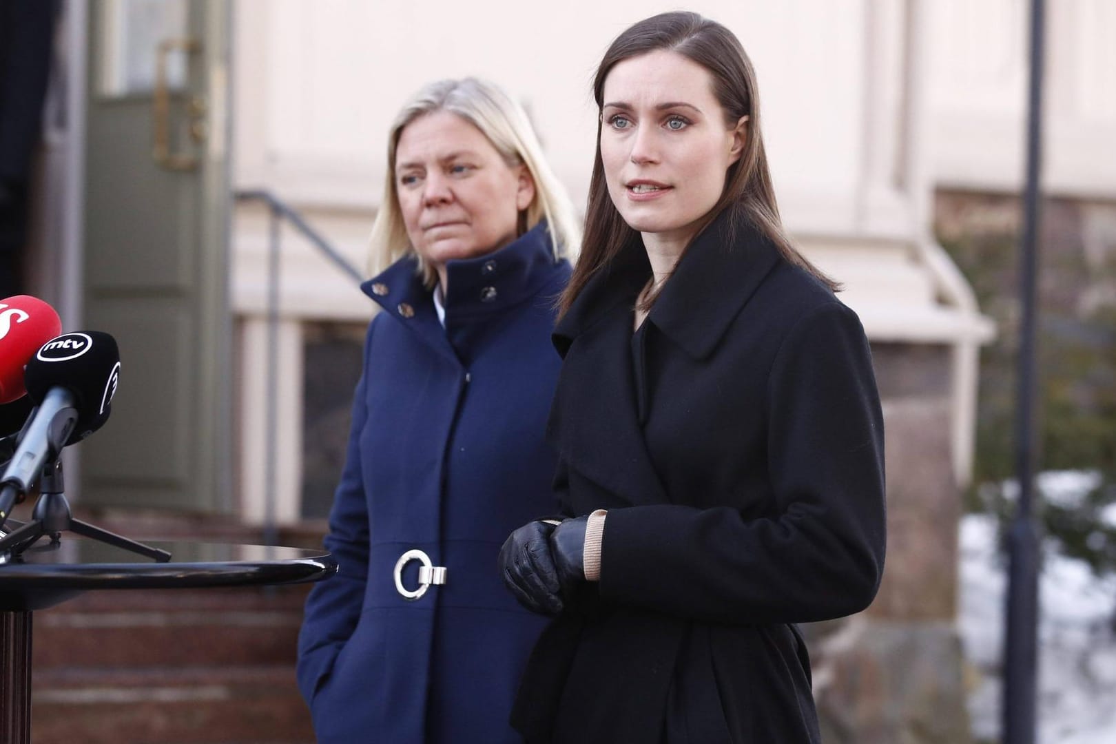 Schwedens Ministerpräsidentin Magdalena Andersson (l.) und Finnlands Premierministerin Sanna Marin: Die beiden Länder wollen entgegen Russlands Wunsch der Nato beitreten.