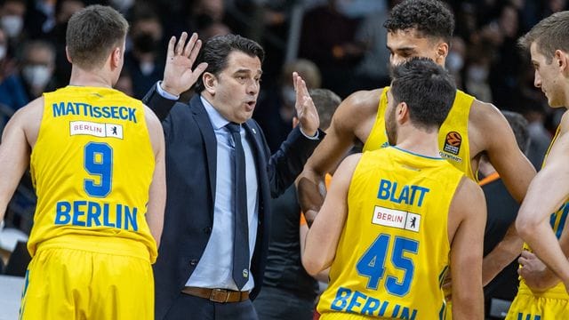 Die Berliner um Headcoach Israel Gonzalez (2. Die Berliner um Headcoach Israel Gonzalez (2.
