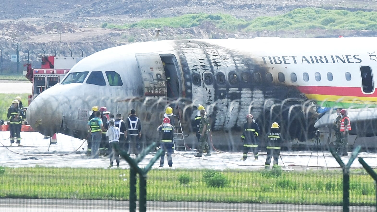Verrußte Front: Der Airbus A319 fing Feuer.