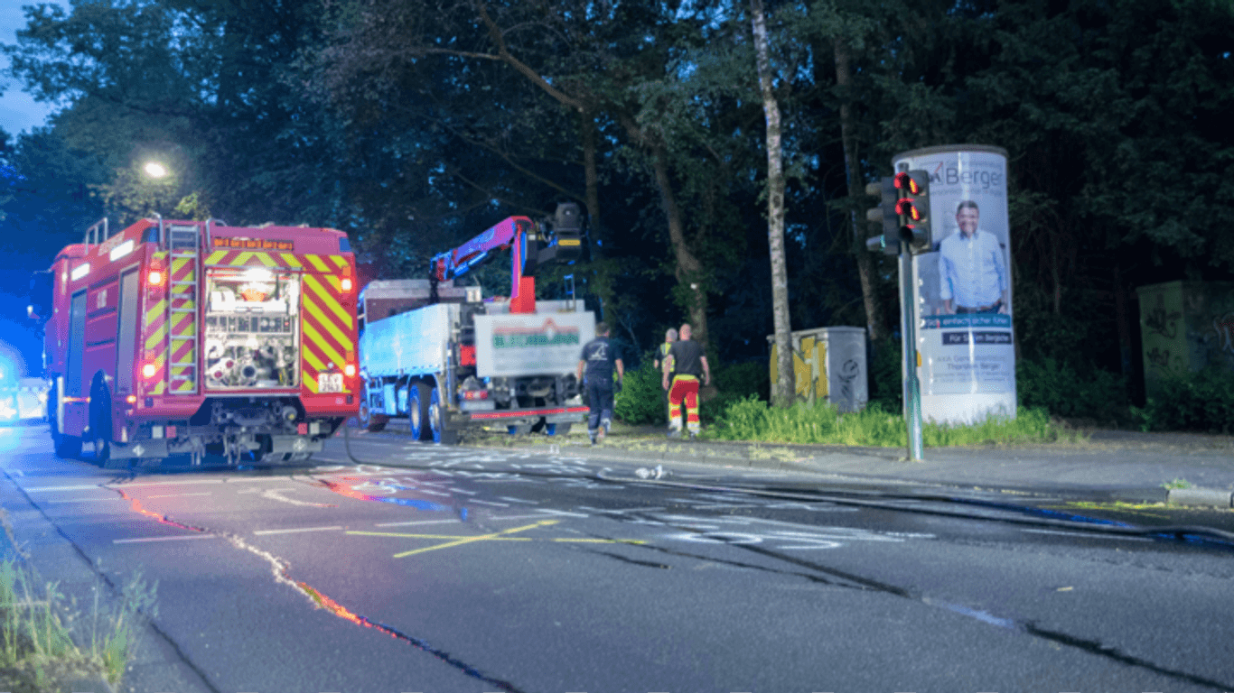 Die Unfallstelle an einer Ampel in Leverkusen (Archivbild): Hier hat ein LKW einen hilflosen Radfahrer beim Abbiegen erfasst.