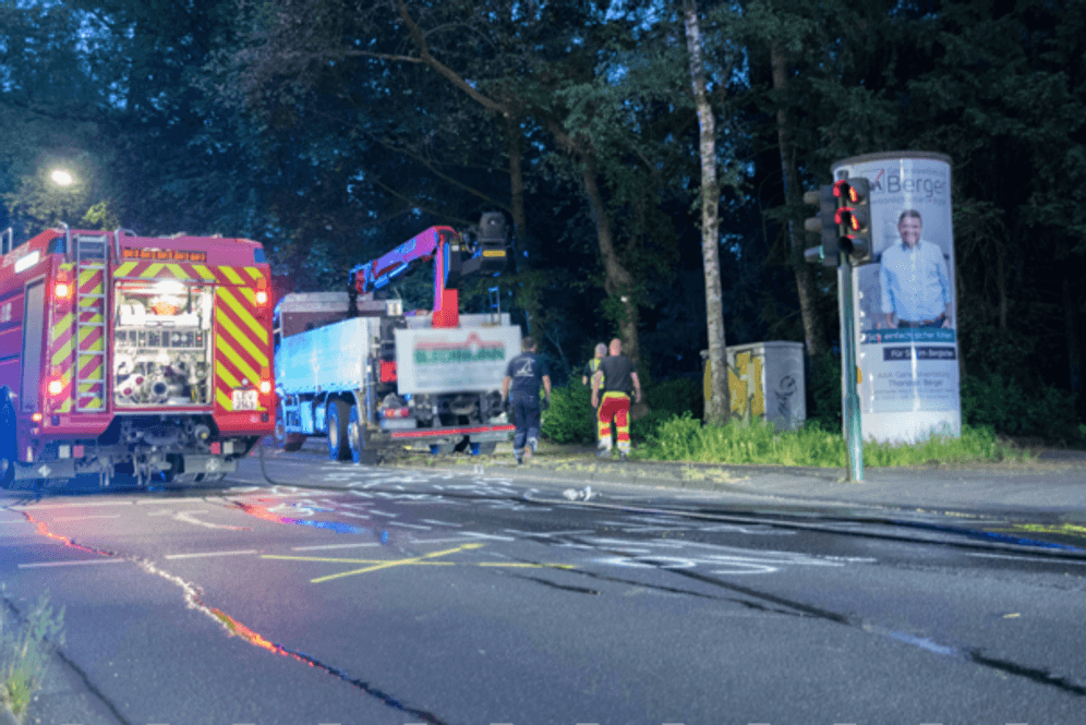 Die Unfallstelle an einer Ampel in Leverkusen (Archivbild): Hier hat ein LKW einen hilflosen Radfahrer beim Abbiegen erfasst.