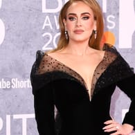 Adele: Die Sängerin und ihr Partner haben sich offenbar ein Haus gekauft.