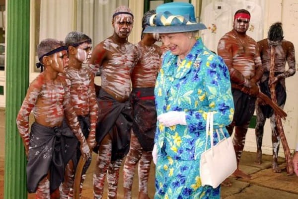 März 2000: Die Queen bei einem Australienbesuch im Musterlook.