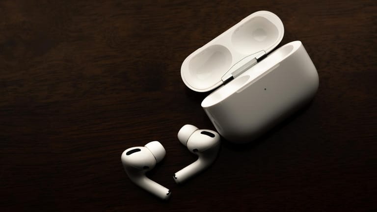 Die AirPods Pro von Apple: Die kabellosen Kopfhörer sind heute reduziert im Angebot.