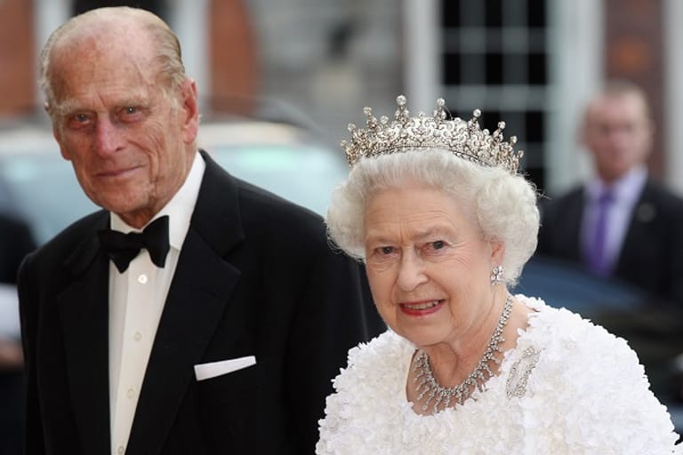 Mai 2011: 100 Jahre nach dem letzten Monarchen Besuch, reisen die Queen und ihr Mann nach Irland.