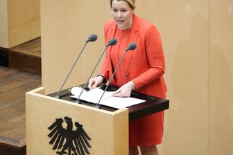 Regierende Bürgermeisterin von Berlin, Franziska Giffey (SPD) ist zu ihrer ersten Auslandsreise gestartet.