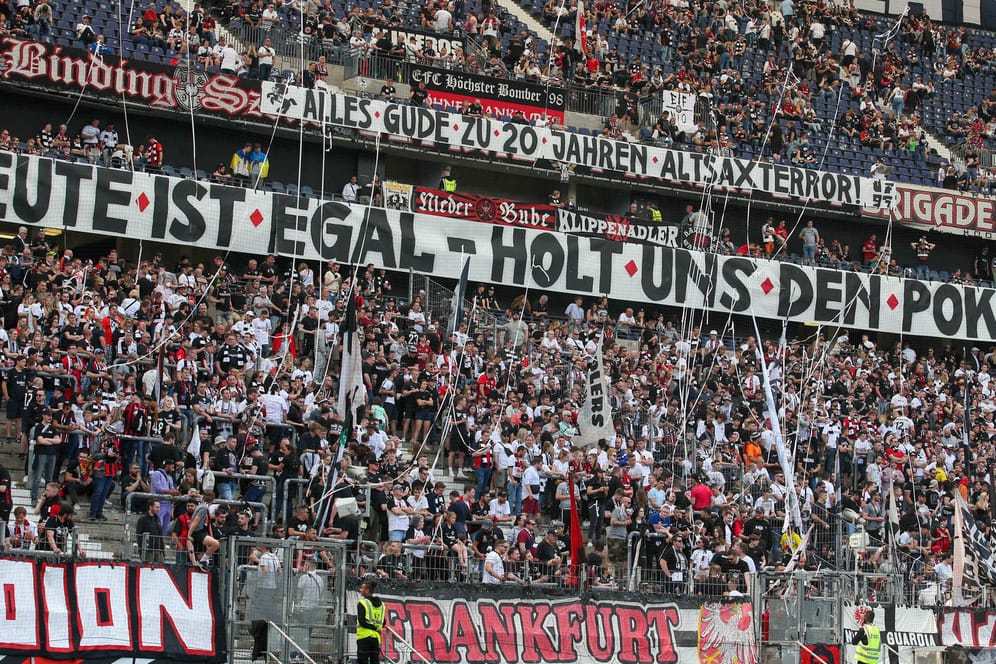 Eintracht-Fans beim letzten Heimspiel der Saison (Archivbild): Die Aussage ist eindeutig.