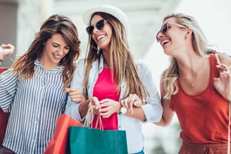 Sommermode im Sale: Entdecken Sie sommerliche Kleider, schicke Röcke und mehr bis zu 70 Prozent reduziert.
