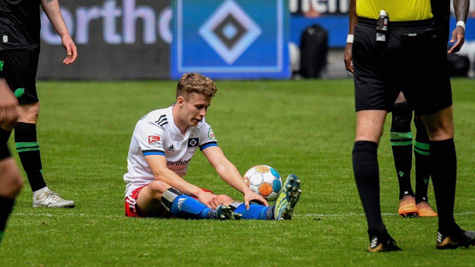 Anssi Suhonen beim Spiel gegen Hannover 96 (Archivbild): Die Verletzung bedeutet für ihn das vorzeitige Saisonende. Anssi Suhonen beim Spiel gegen Hannover 96 (Archivbild): Die Verletzung bedeutet für ihn das vorzeitige Saisonende.