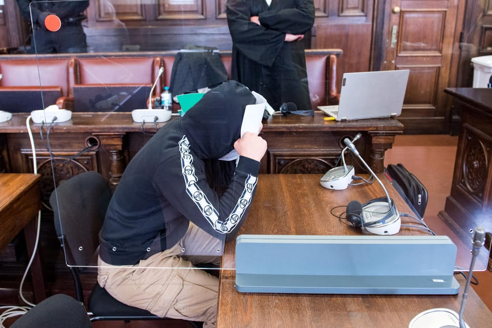 Der Angeklagte im Gerichtssaal: Der Antrag auf Ausschluss der Öffentlichkeit beim Prozess ist abgelehnt worden.