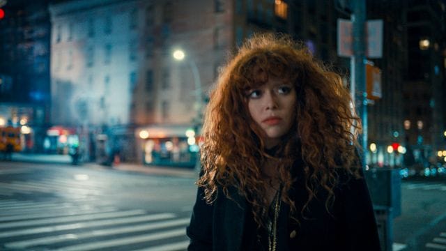 Natasha Lyonne als Nadia Vulvokov in der Netflix-Serie "Matrjoschka".