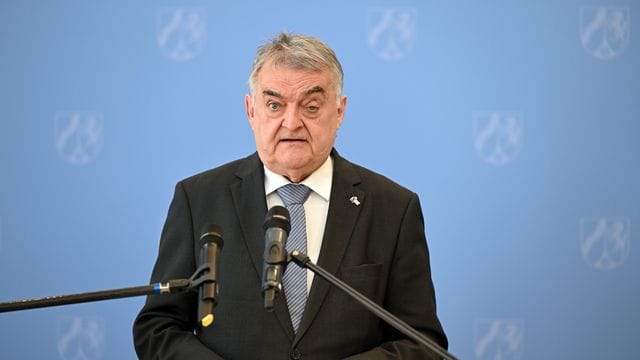 Schüler besaß Material für Bombe - Reul Schüler besaß Material für Bombe - Reul