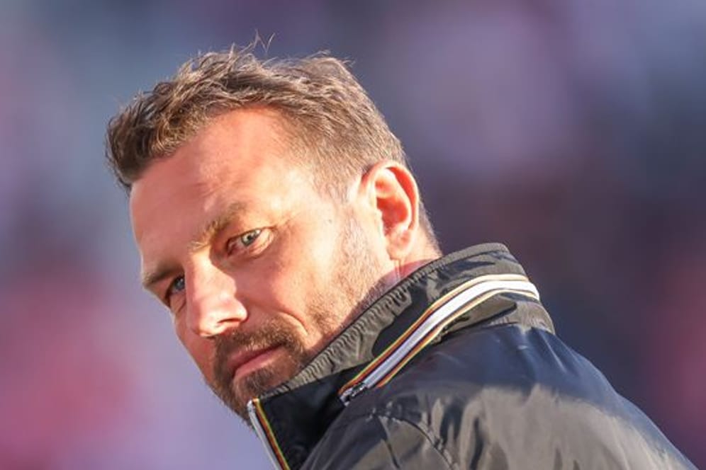 Sein Vertrag beim FC Augsburg läuft bis zum Saisonende: Trainer Markus Weinzierl.