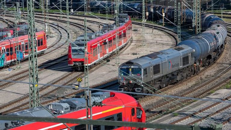 Bauarbeiten: Zugausfälle und Ersatzverkehr um Ulm