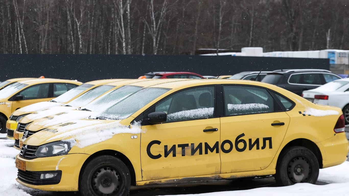Russische Taxiunternehmen sollen Einschnitte in die Privatsphäre der Bevölkerung mittragen.